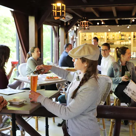 Les Etangs De Corot Hotel 4*