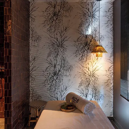 Les Etangs De Corot Hotel